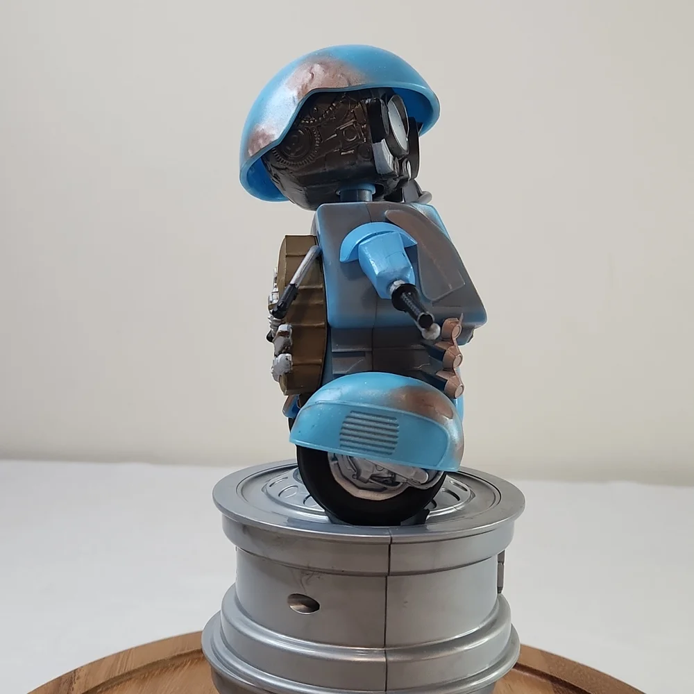 Transformers Sqweeks sound activated. Size 10